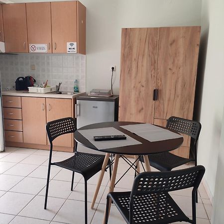 Kiki'S Cosy Apartments Néa Khilí Eksteriør bilde