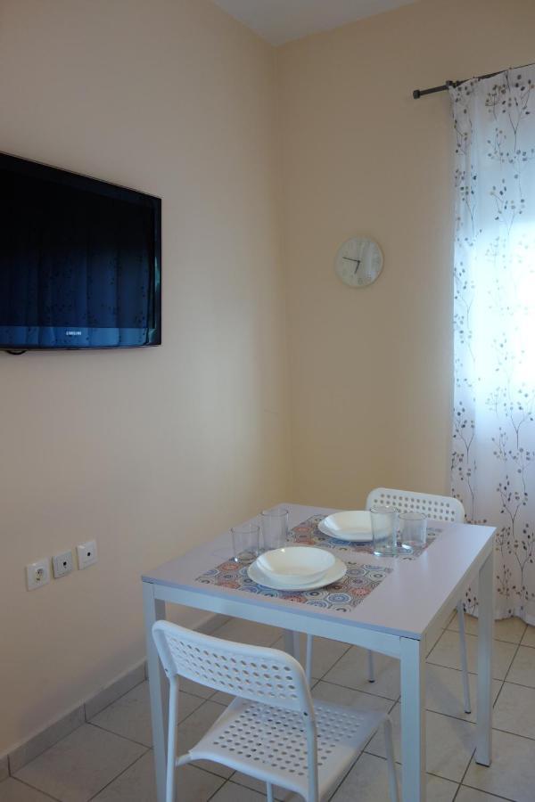 Kiki'S Cosy Apartments Néa Khilí Eksteriør bilde